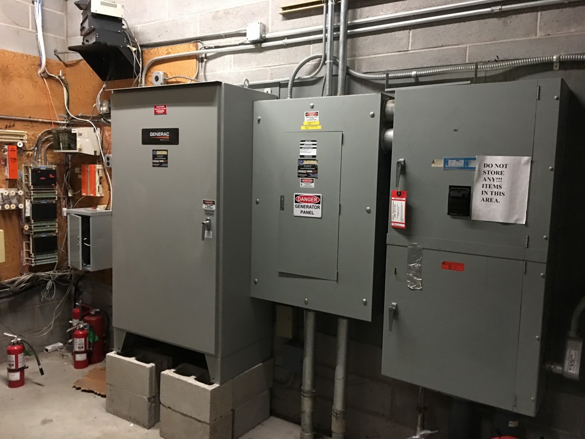 277/ 480 volt 150kw Generac generator 800 amp Automatic transfer